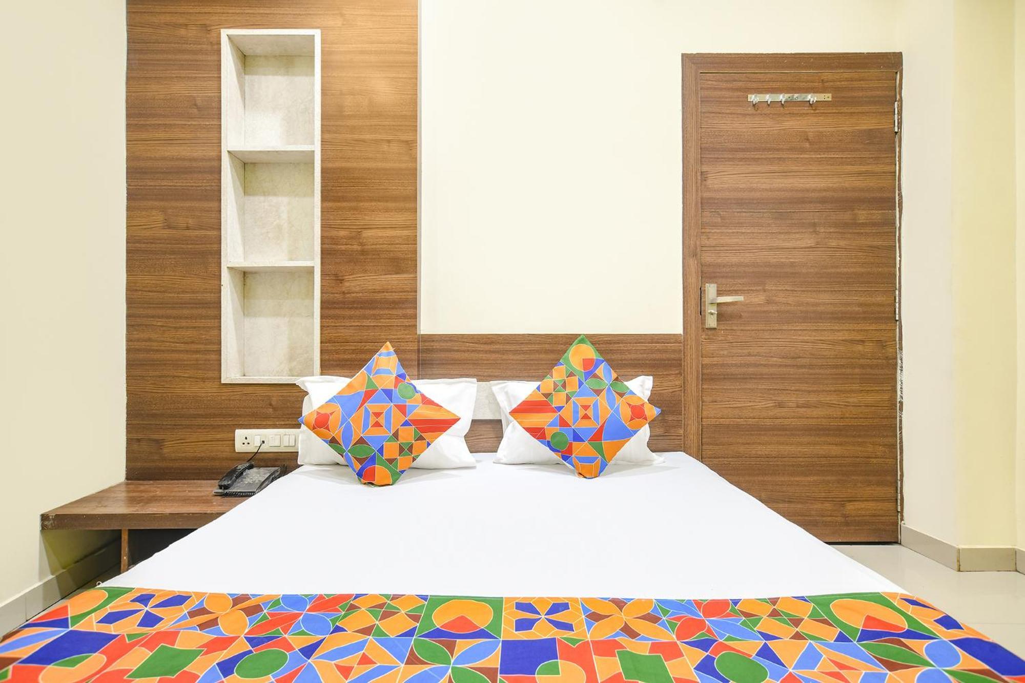 Hotel Fabexpress Blue Star Ujjain Exterior foto